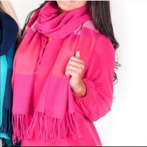 ALL FOR COLOR PINK FRINGE SCARF
